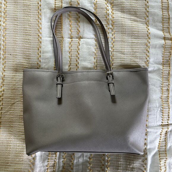 Michael Kors Jet Set Travel Micro-Stud Pearl Grey Saffiano Leather Tote Handbag - Picture 2 of 15